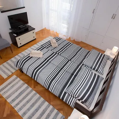 Rose Apartment