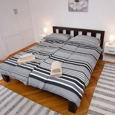 Rose Apartment