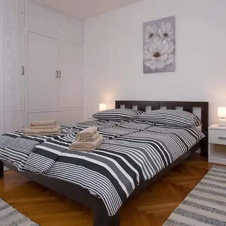 Rose Apartment